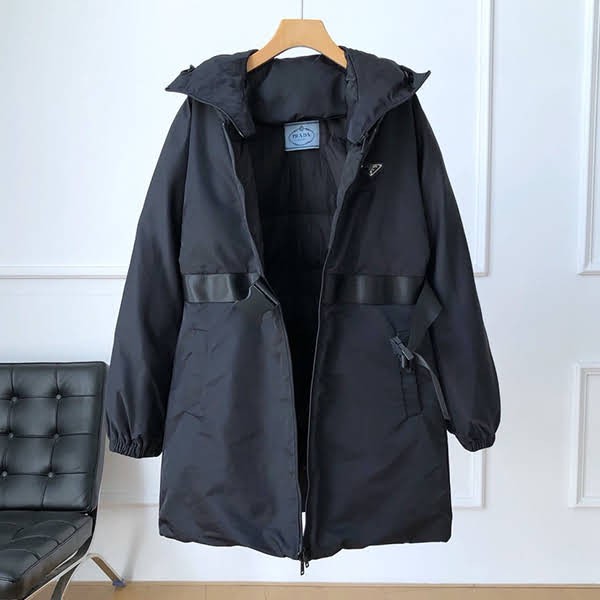 激安価格！プラダ スーパーコピー Re-Nylonダウンジャケット pui04262